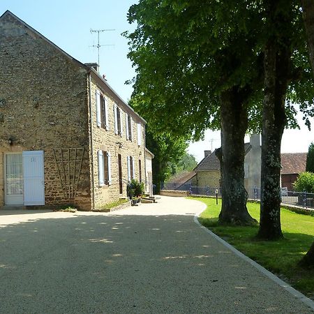 Les Quatre Saisons Bed & Breakfast Moitron-sur-Sarthe ภายนอก รูปภาพ
