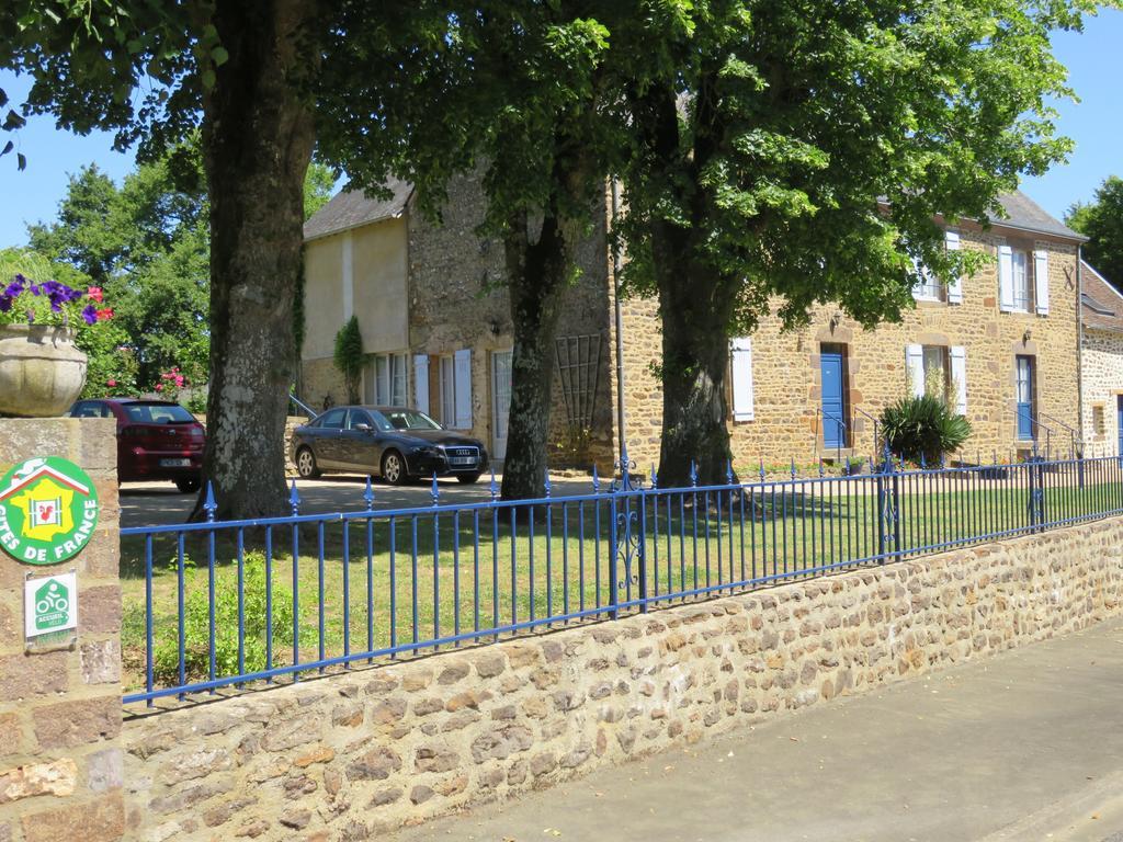 Les Quatre Saisons Bed & Breakfast Moitron-sur-Sarthe ภายนอก รูปภาพ