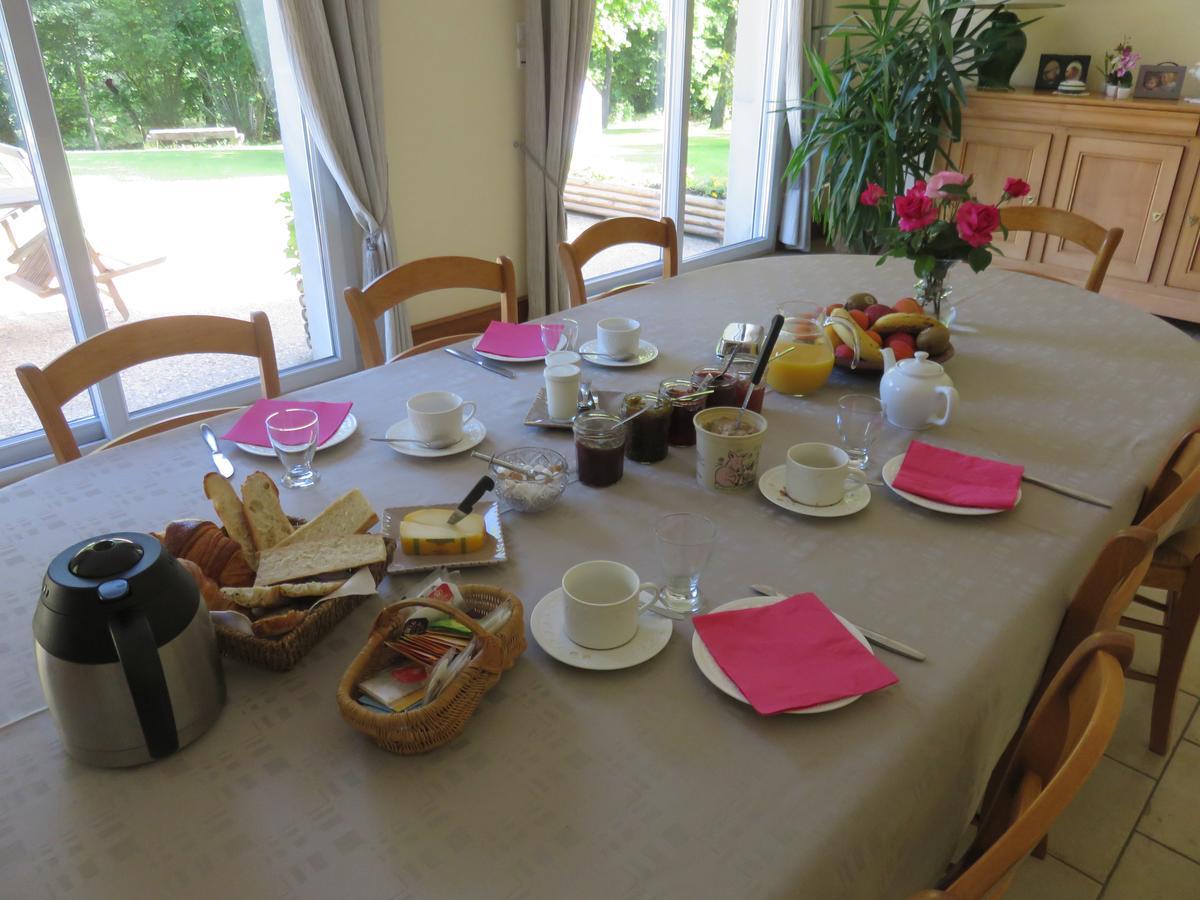 Les Quatre Saisons Bed & Breakfast Moitron-sur-Sarthe ภายนอก รูปภาพ